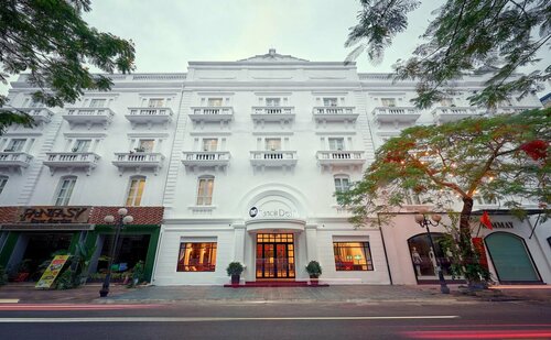 Manoir Des Arts Hotel