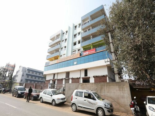 Oyo 23463 Ar Square