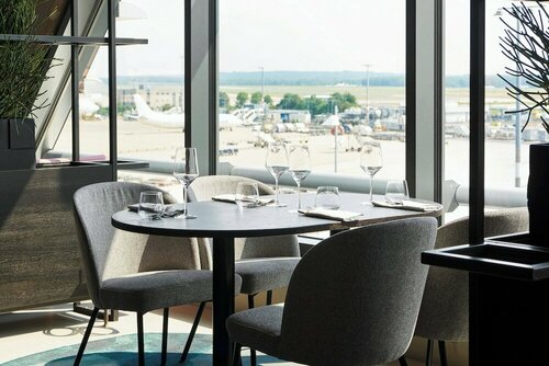 Гостиница Moxy Cologne Bonn Airport в Весселинге