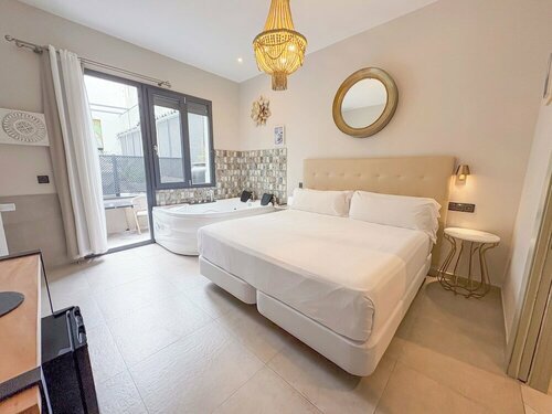 Гостиница Hotel Boutique Adealba Badajoz в Бадахосе