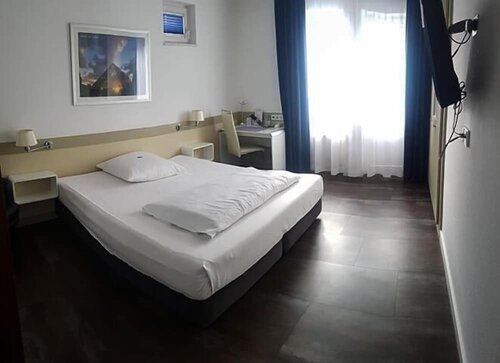 Гостиница Hotel ZweiLinden в Меккенхайме