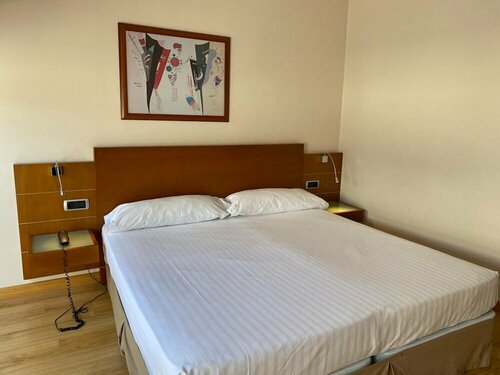 Гостиница Hotel Duerming Longoria Plaza в Овьедо