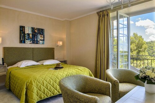 Гостиница La Bastide De Tourtour & SPA Hôtel в Бриньоле