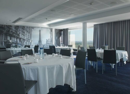 Гостиница Melia Paris La Defense в Нейи-сюре-Сене