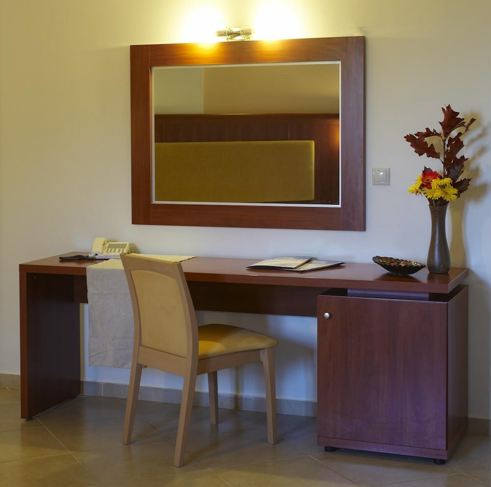 Parnis Palace Hotel Suites - 5
