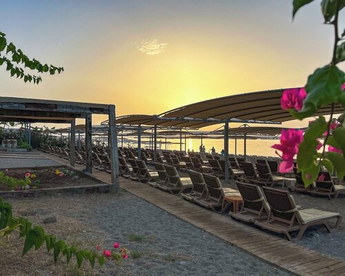 Гостиница Transatlantik Hotel & SPA в Гейнюке