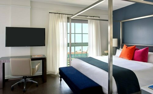 Гостиница Hotel Colonnade Coral Gables, Autograph Collection в Корал Гейблс