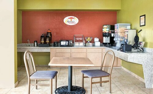 Гостиница Red Lion Inn & Suites Iah Airport East в Хамбле