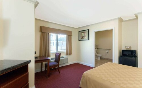 Гостиница Travelodge by Wyndham Brea в Фуллертоне