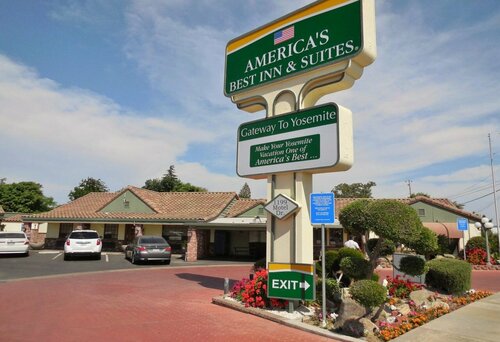 Гостиница FairBridge Inn & Suites Merced/Gateway to Yosemite в Мерседе