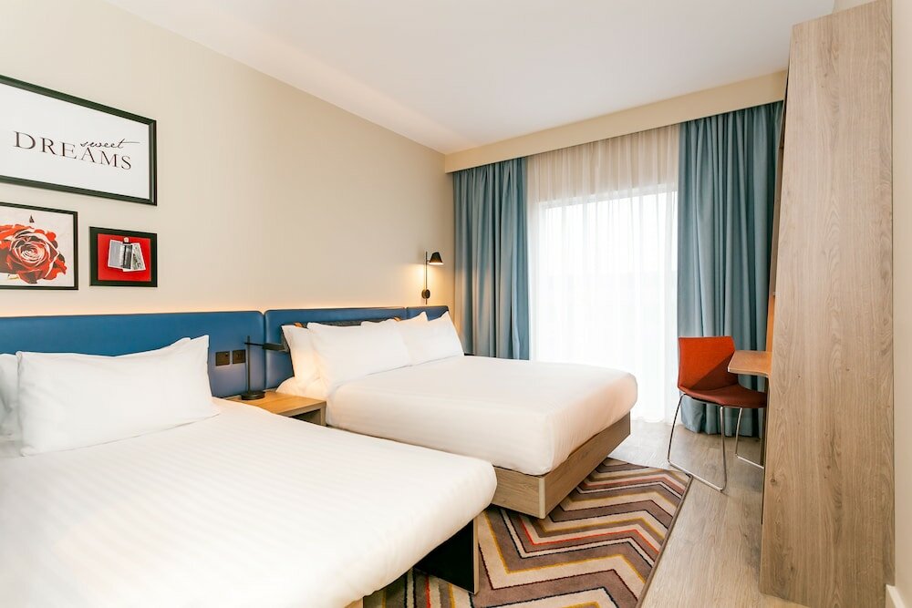 Фото Hampton by Hilton Blackburn