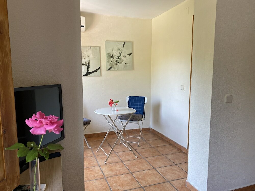 Фото Hostal Moscatel