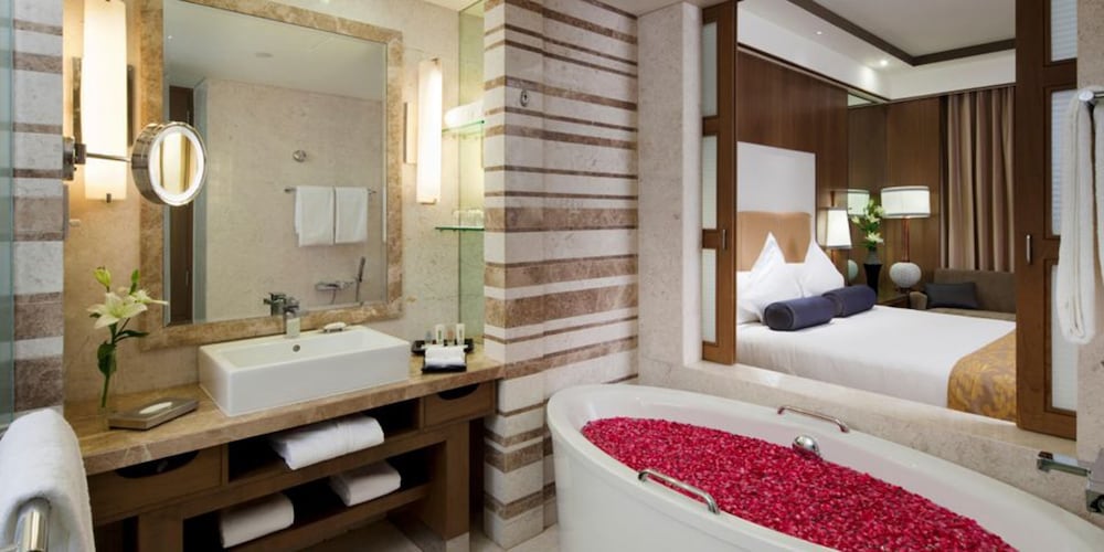 Фото Crowne Plaza New Delhi Okhla