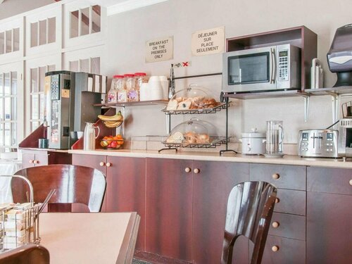 Гостиница Econo Lodge в Лонгёй