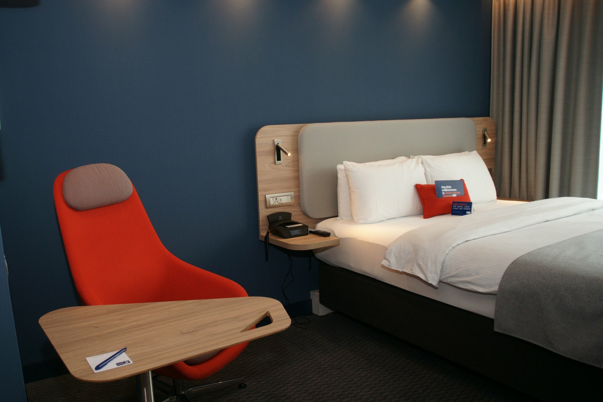 Фото Holiday Inn Express Zurich Airport, an Ihg Hotel