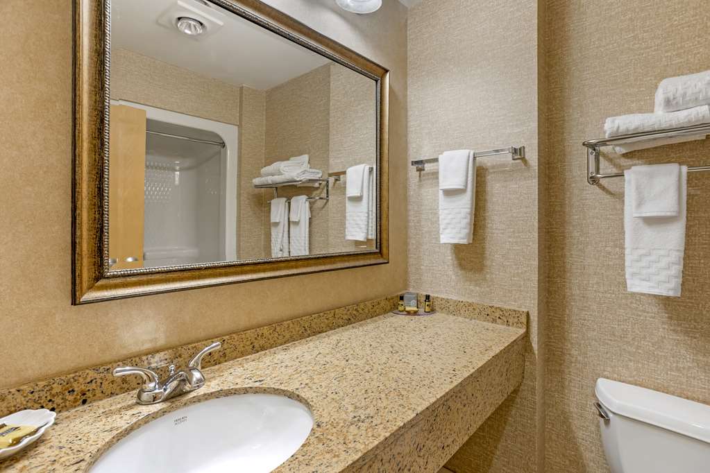 Фото Best Western Plus Revere Inn & Suites