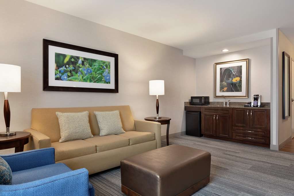 Фото Hilton Garden Inn Stony Brook