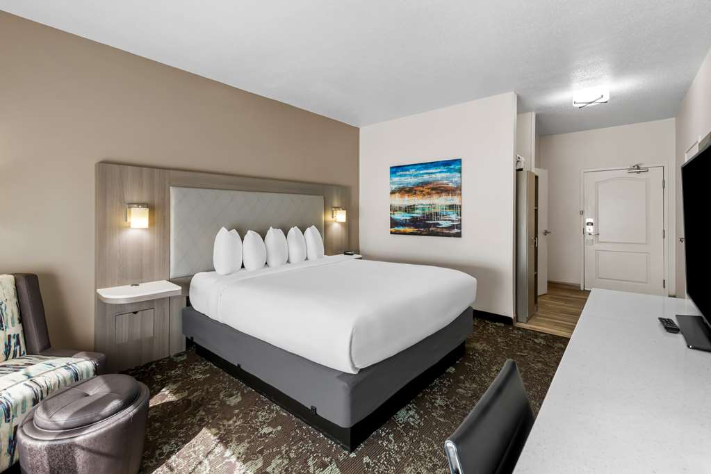 Фото Best Western Worlds of Fun Inn & Suites