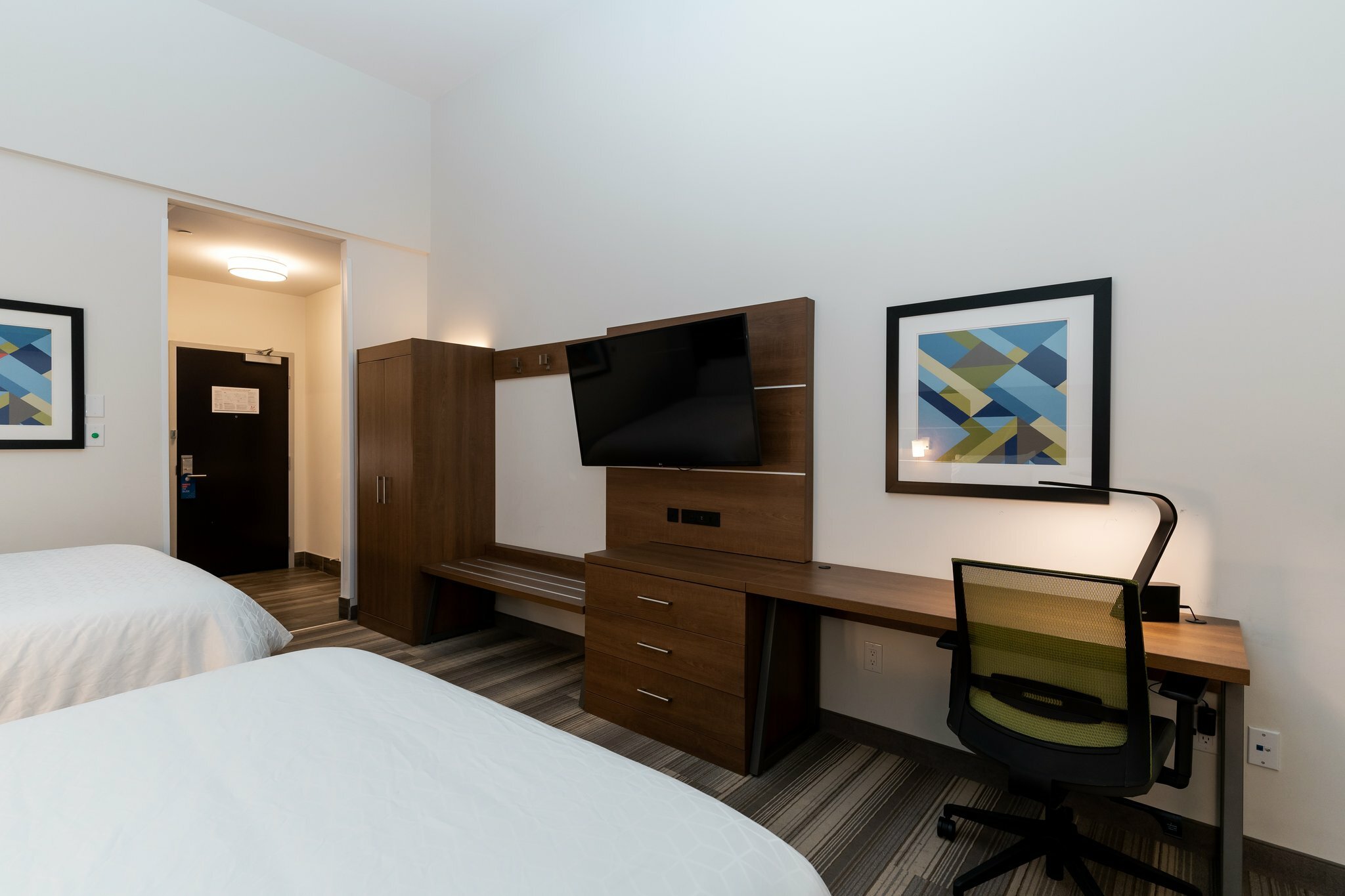 Фото Holiday Inn Express & Suites Edmonton Sw - Windermere, an Ihg Hotel