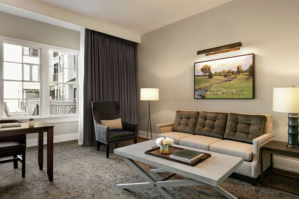 Фото The Harpeth Franklin Downtown, Curio Collection by Hilton