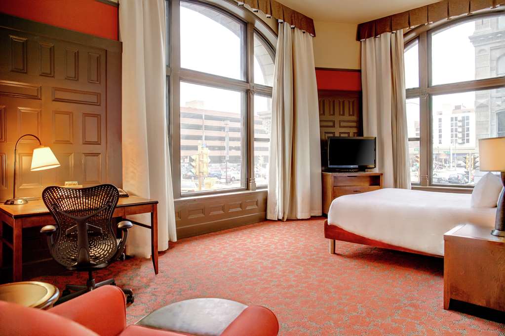 Фото Hilton Garden Inn Milwaukee Downtown