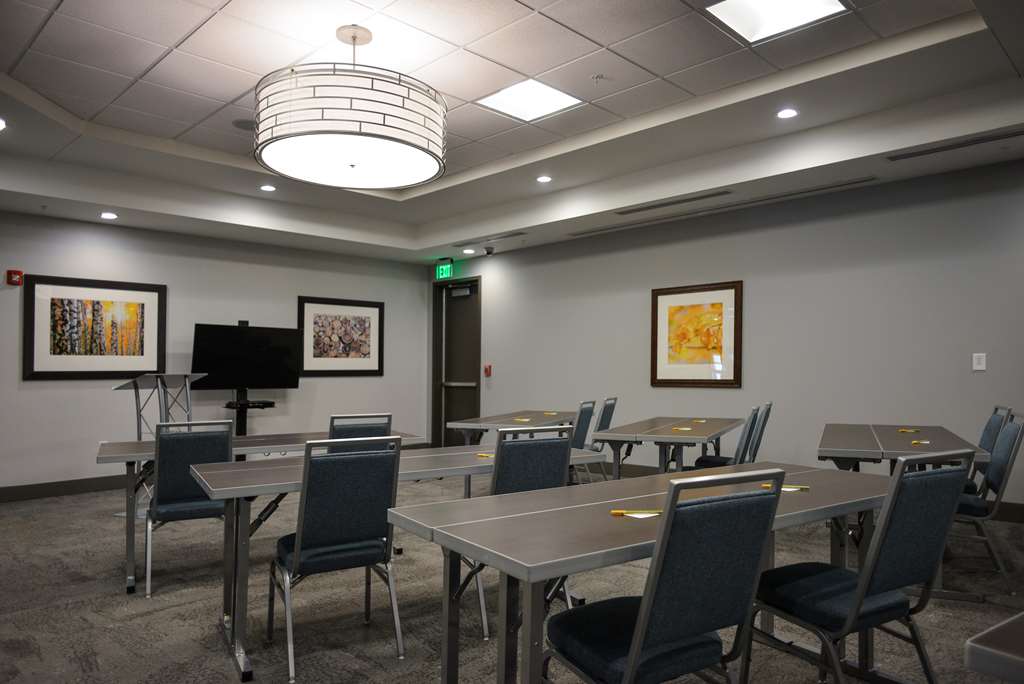 Фото Hilton Garden Inn Louisville Mall of St. Matthews