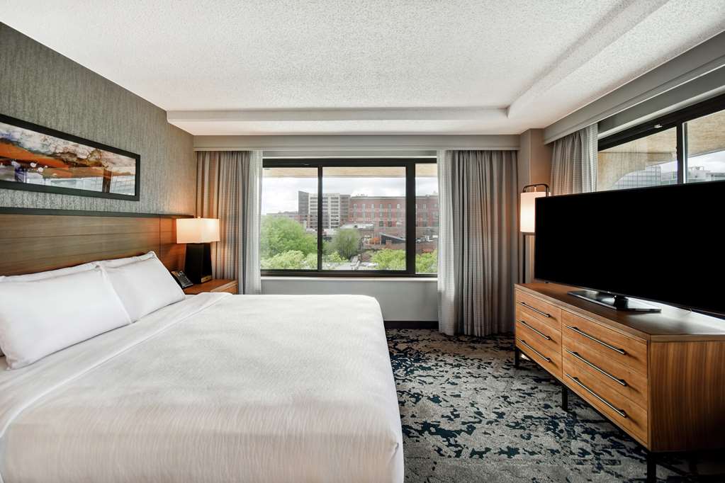 Фото Embassy Suites Omaha - Downtown/Old Market