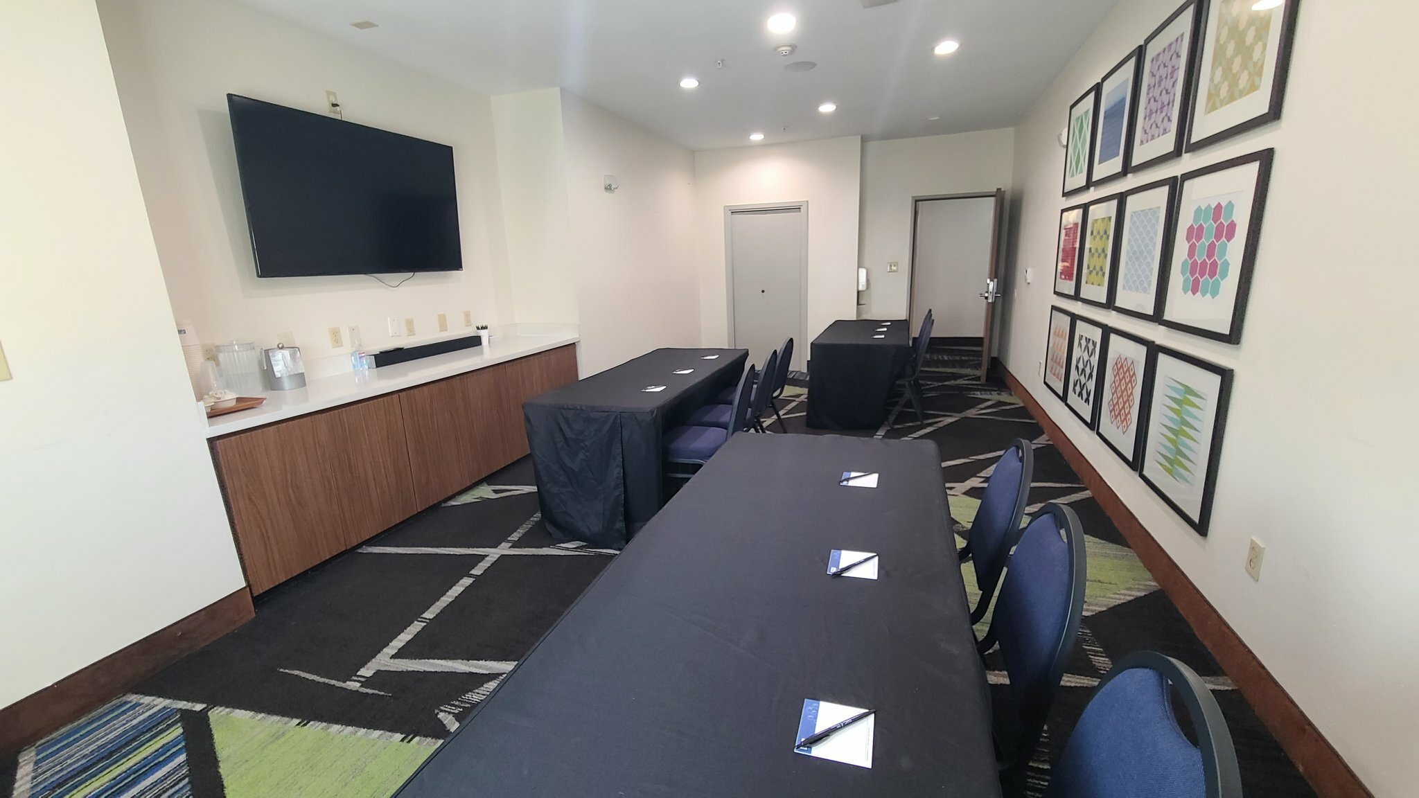 Фото Holiday Inn Express Hotel & Suites Near Seaworld, an Ihg Hotel