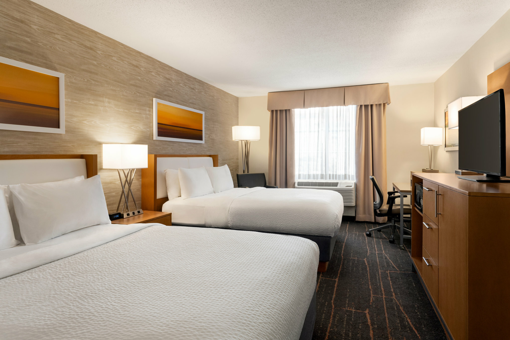 Фото Holiday Inn Saratoga Springs, an Ihg Hotel