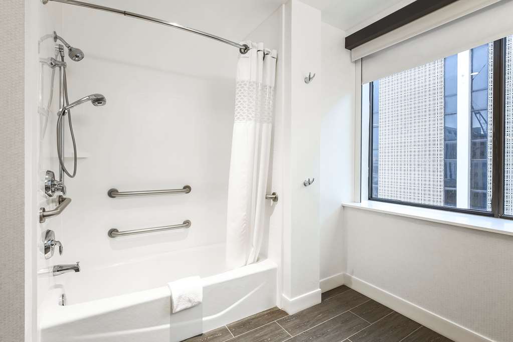 Фото Hampton Inn & Suites Dallas Downtown