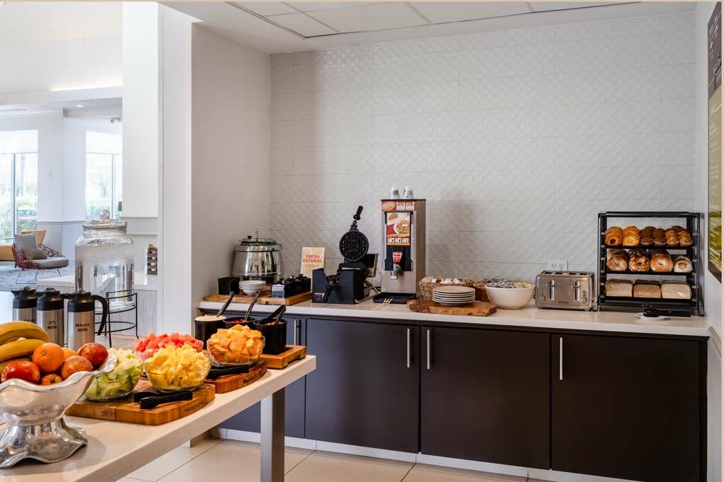 Фото Hilton Garden Inn Bakersfield