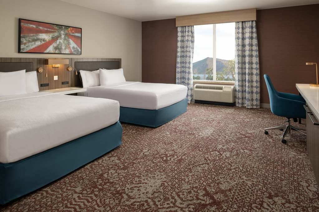 Фото Hilton Garden Inn Fontana