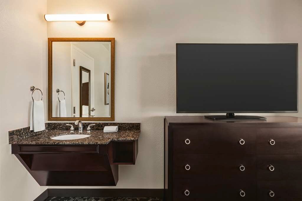 Фото Embassy Suites by Hilton Orlando Lake Buena Vista South