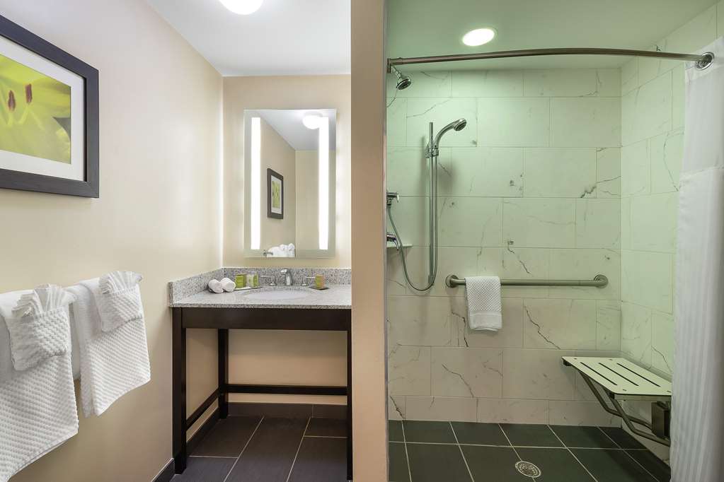 Фото Doubletree by Hilton Cape Cod - Hyannis