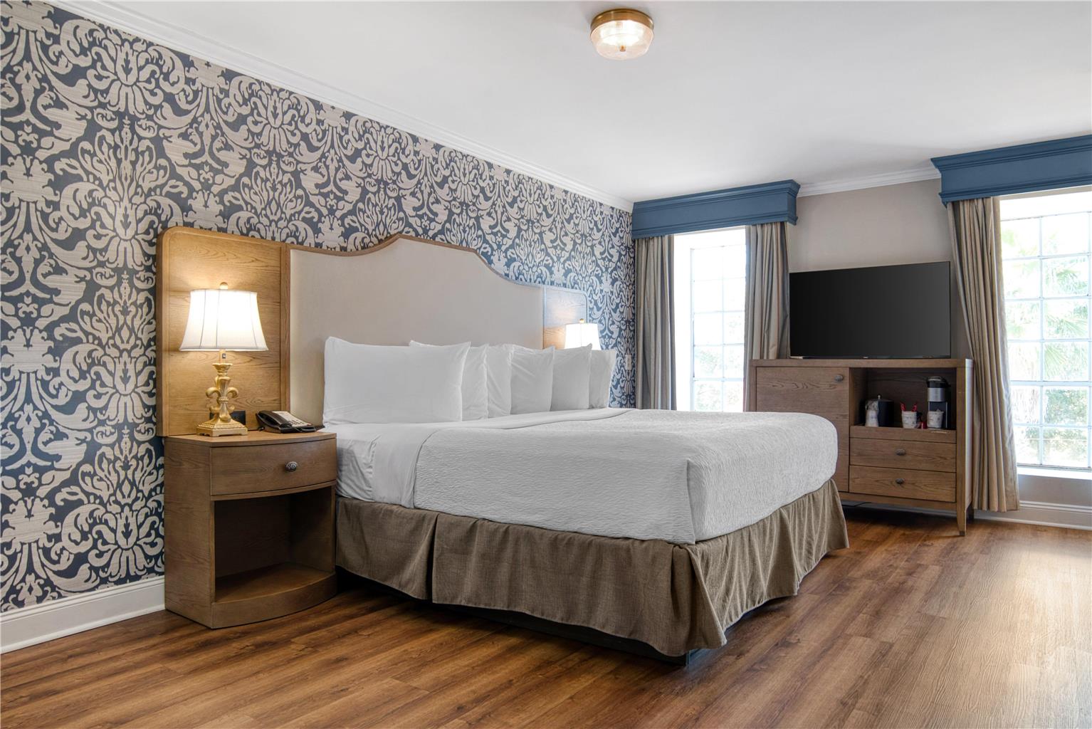 Фото Best Western Plus French Quarter Courtyard Hotel