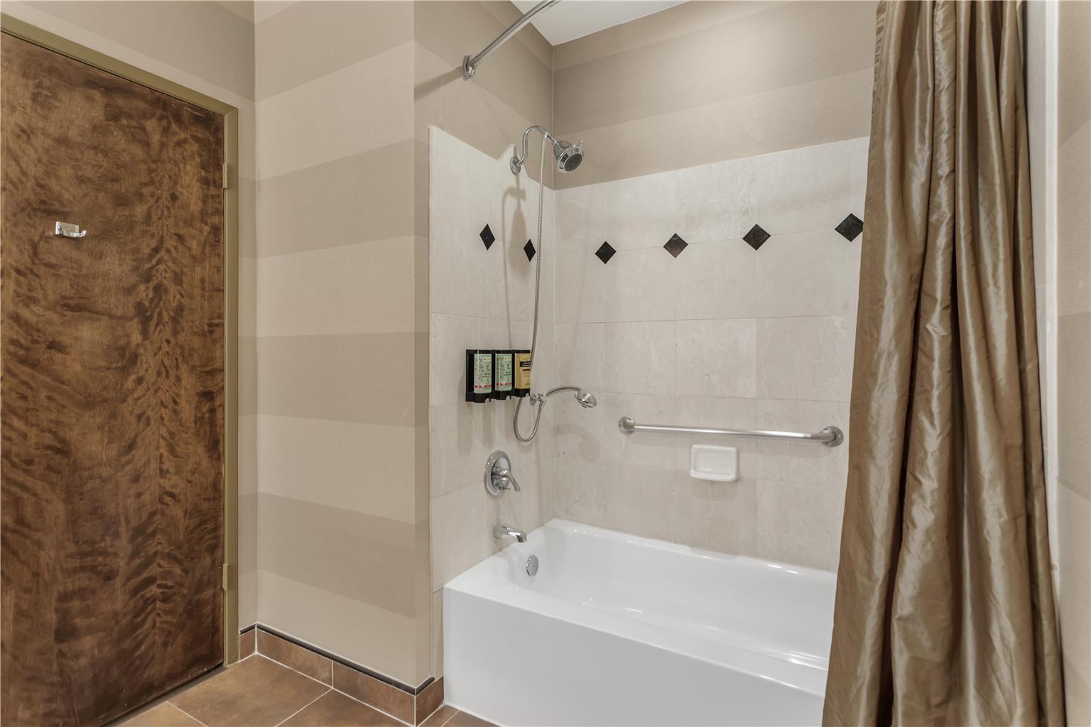 Фото Best Western Plus Brookside Inn