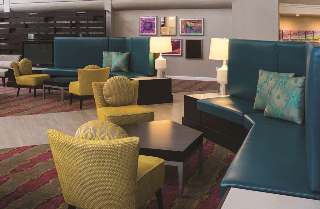 Фото DoubleTree by Hilton Hotel Austin Northwest Arboretum