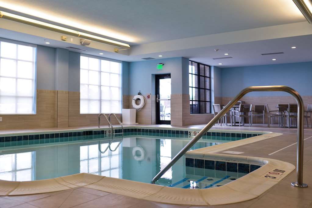 Фото Hilton Garden Inn Louisville Mall of St. Matthews