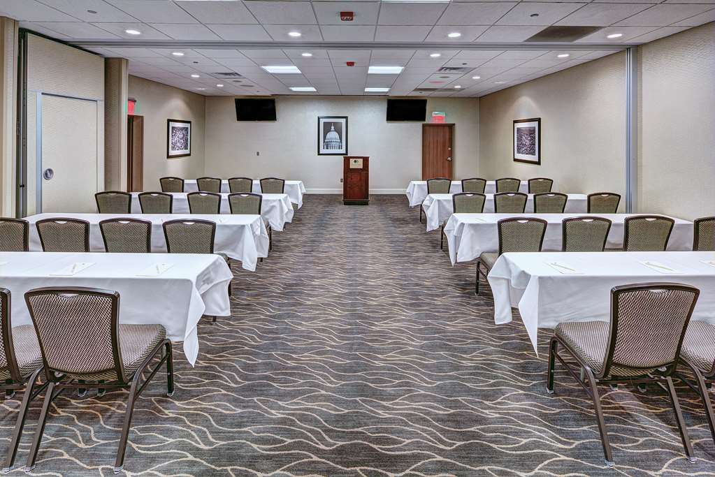 Фото DoubleTree by Hilton Madison Downtown