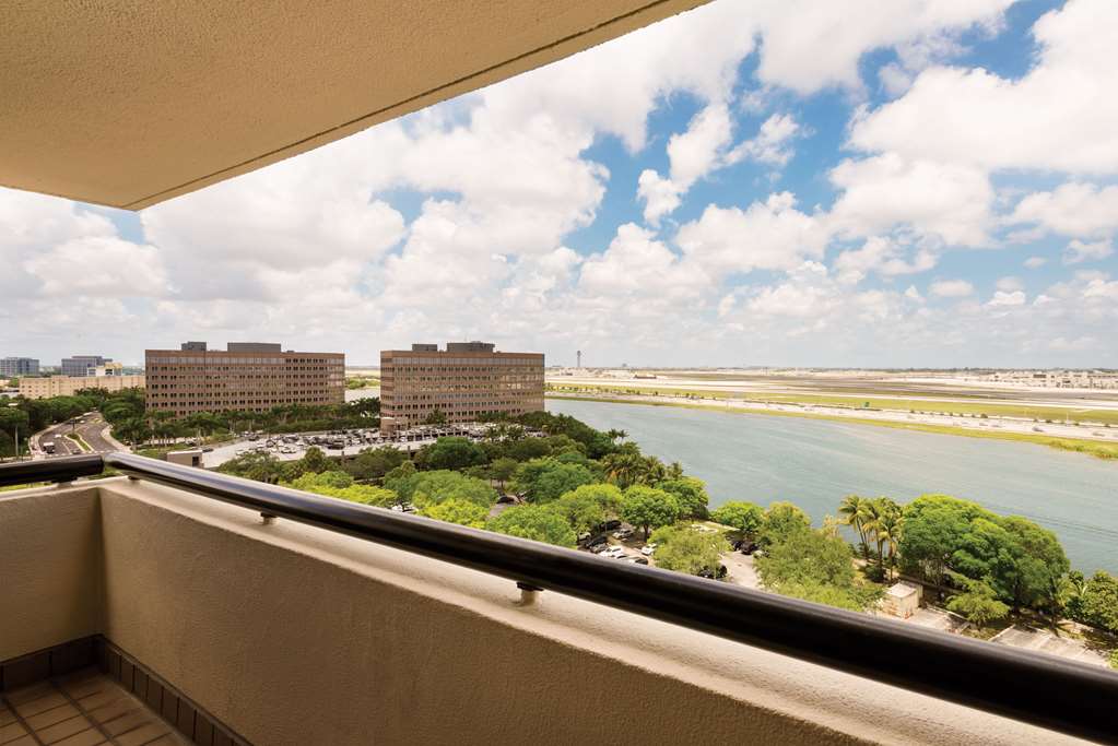 Фото Hilton Miami Airport Blue Lagoon