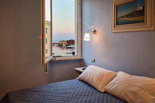 Гостиница Casa Garibaldi Bed & Breakfast в Анцио
