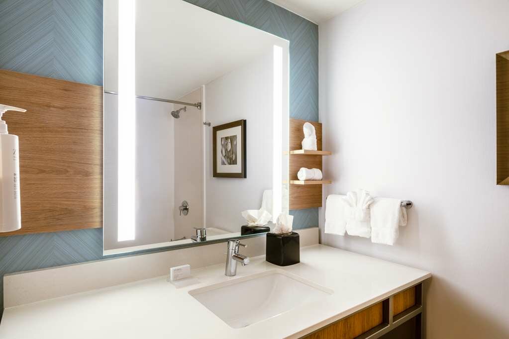 Фото Hilton Garden Inn Bakersfield