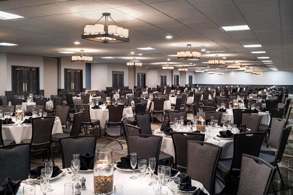 Фото Embassy Suites by Hilton Austin Central
