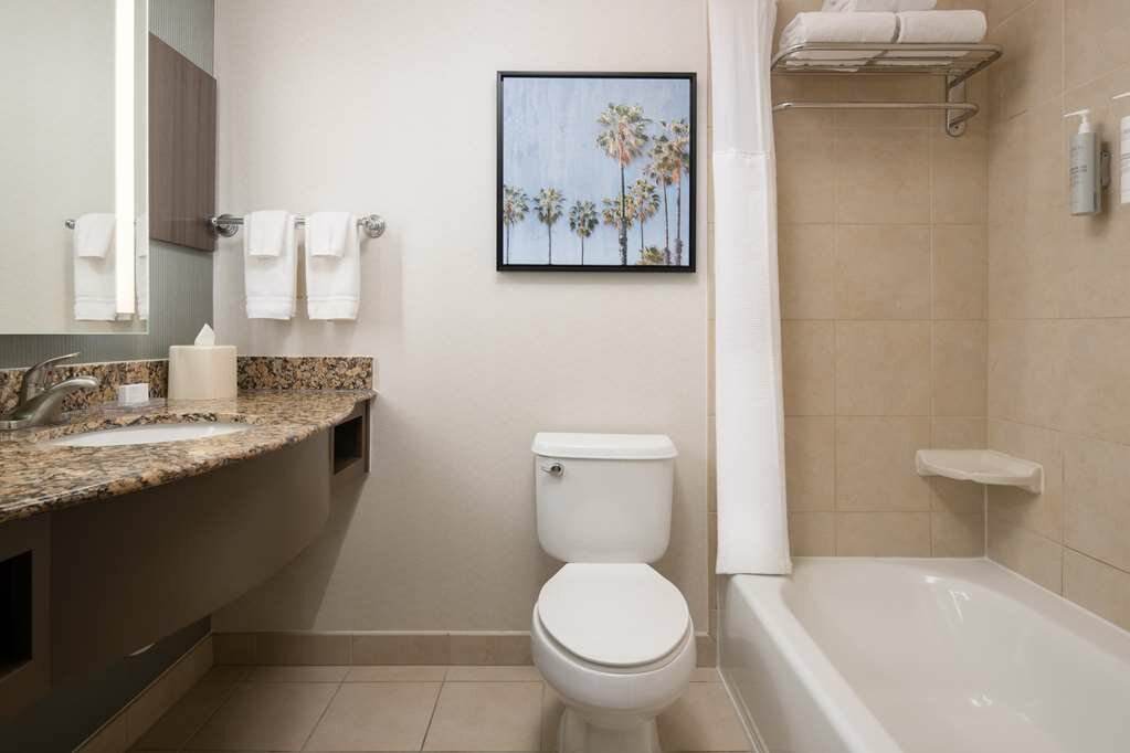 Фото Hilton Garden Inn Fontana