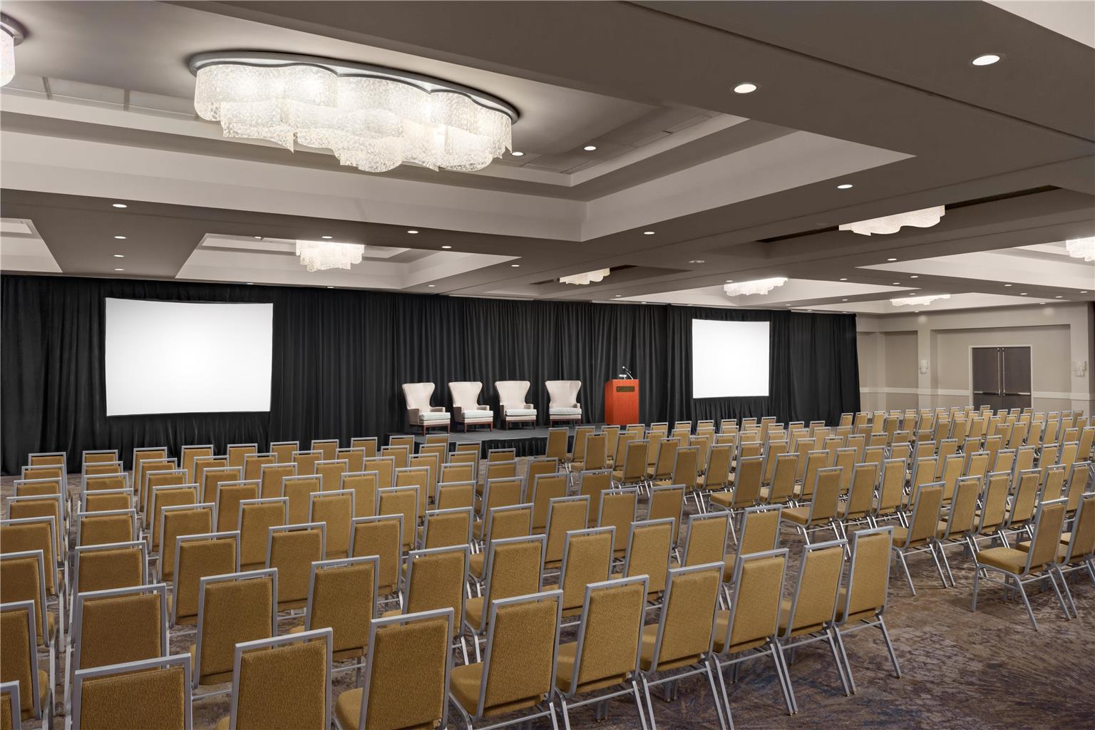 Фото DoubleTree by Hilton Orlando Airport
