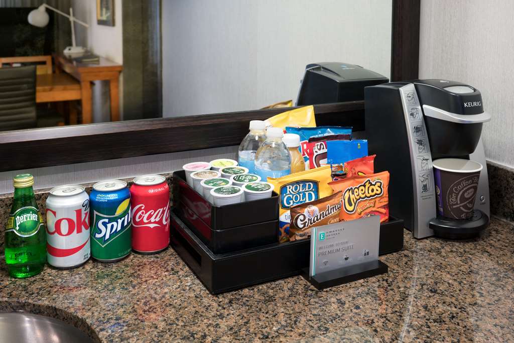 Фото Embassy Suites by Hilton Austin Central