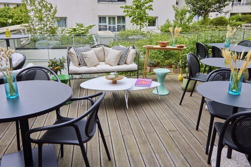 Гостиница TRIBE Paris La Défense Esplanade в Курбевуа