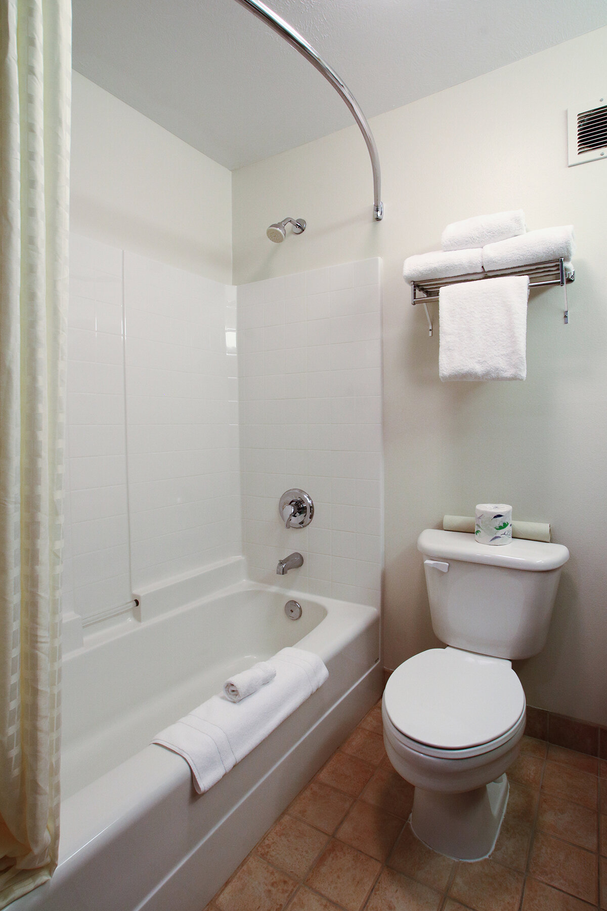 Фото Oxford Suites Spokane Valley
