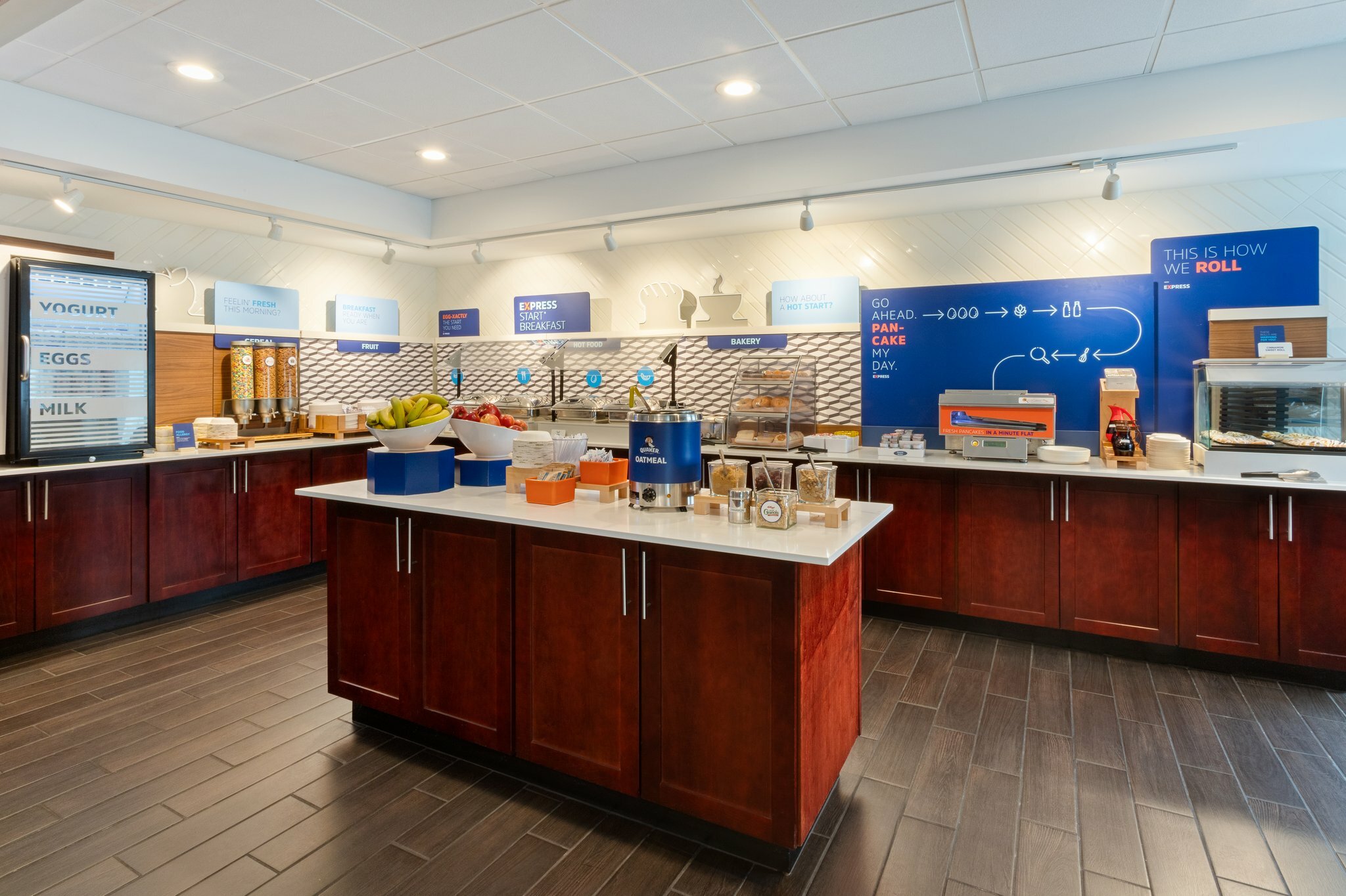 Фото Holiday Inn Express & Suites Cincinnati Riverfront, an Ihg Hotel