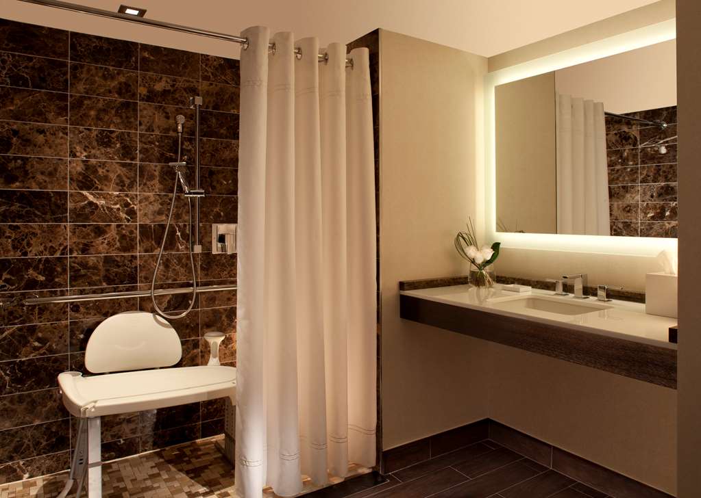 Фото Hilton McLean Tysons Corner
